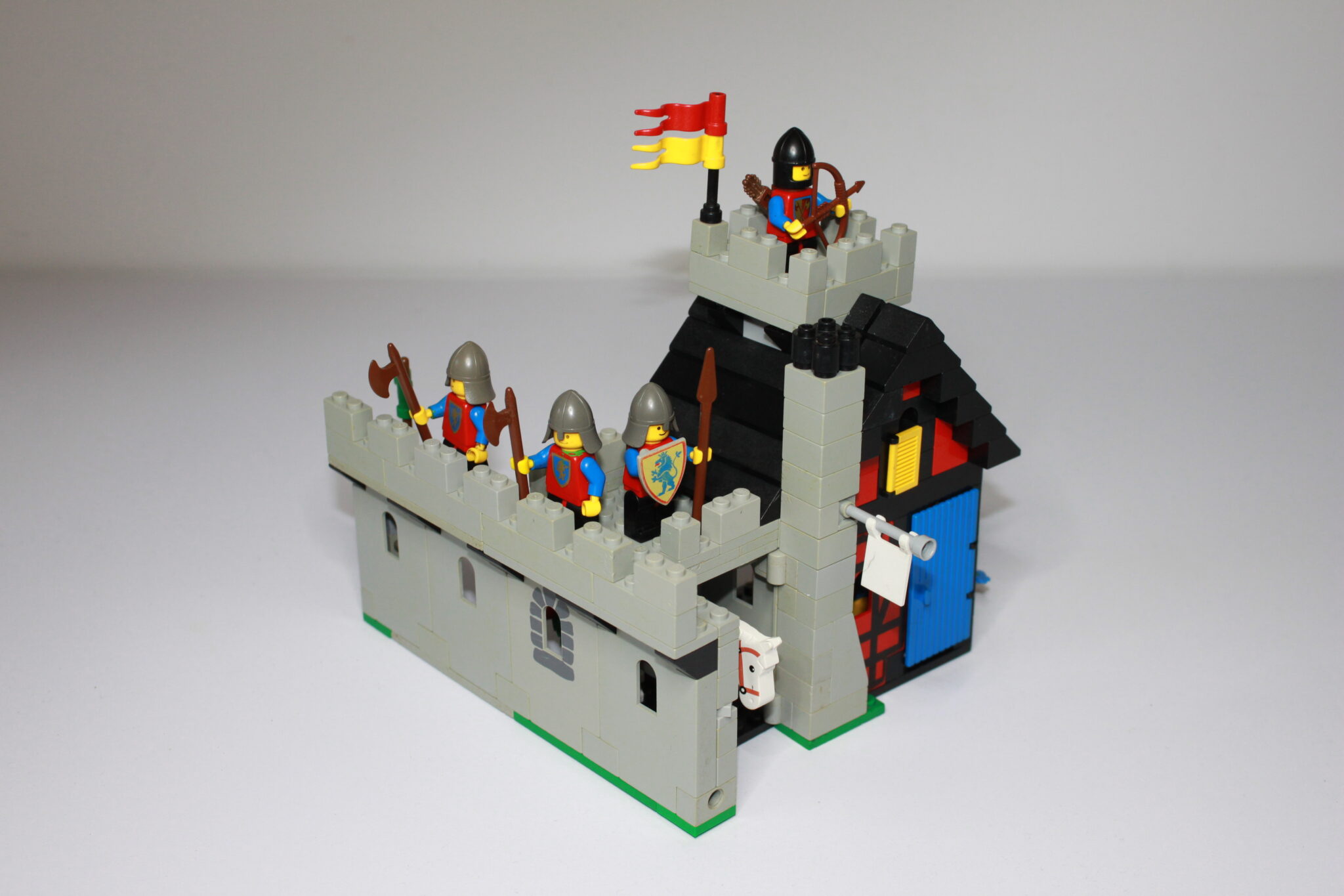 LEGO 6067 Guarded Inn modified Scrollmaster