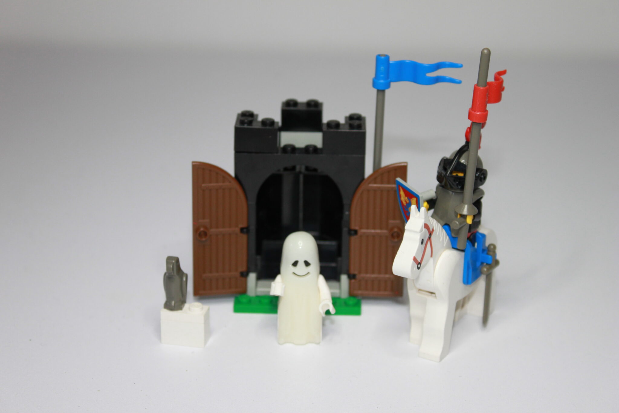 Lego castle best sale with ghost