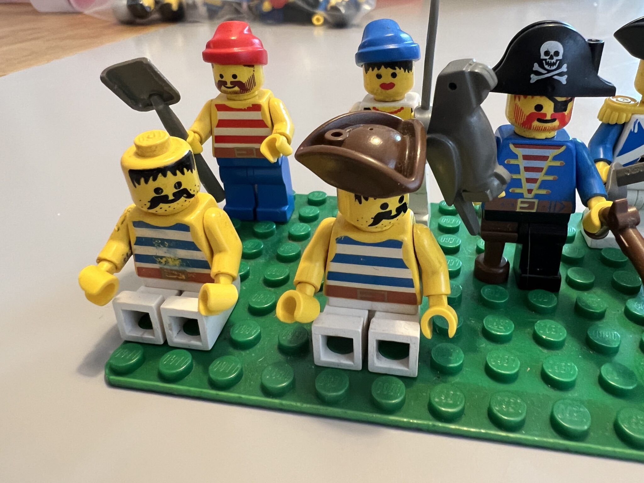 LEGO – 6251: Pirate Minifigures (1989) – Scrollmaster